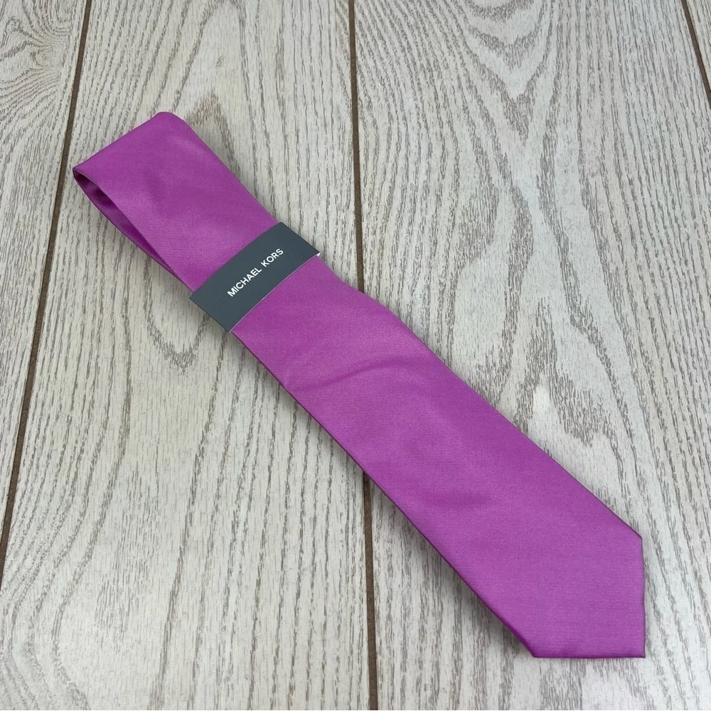 624 - Michael Kors Sapphire Solid Tie Lavender 535 2MKC23-1071 Silk Blend $69.50